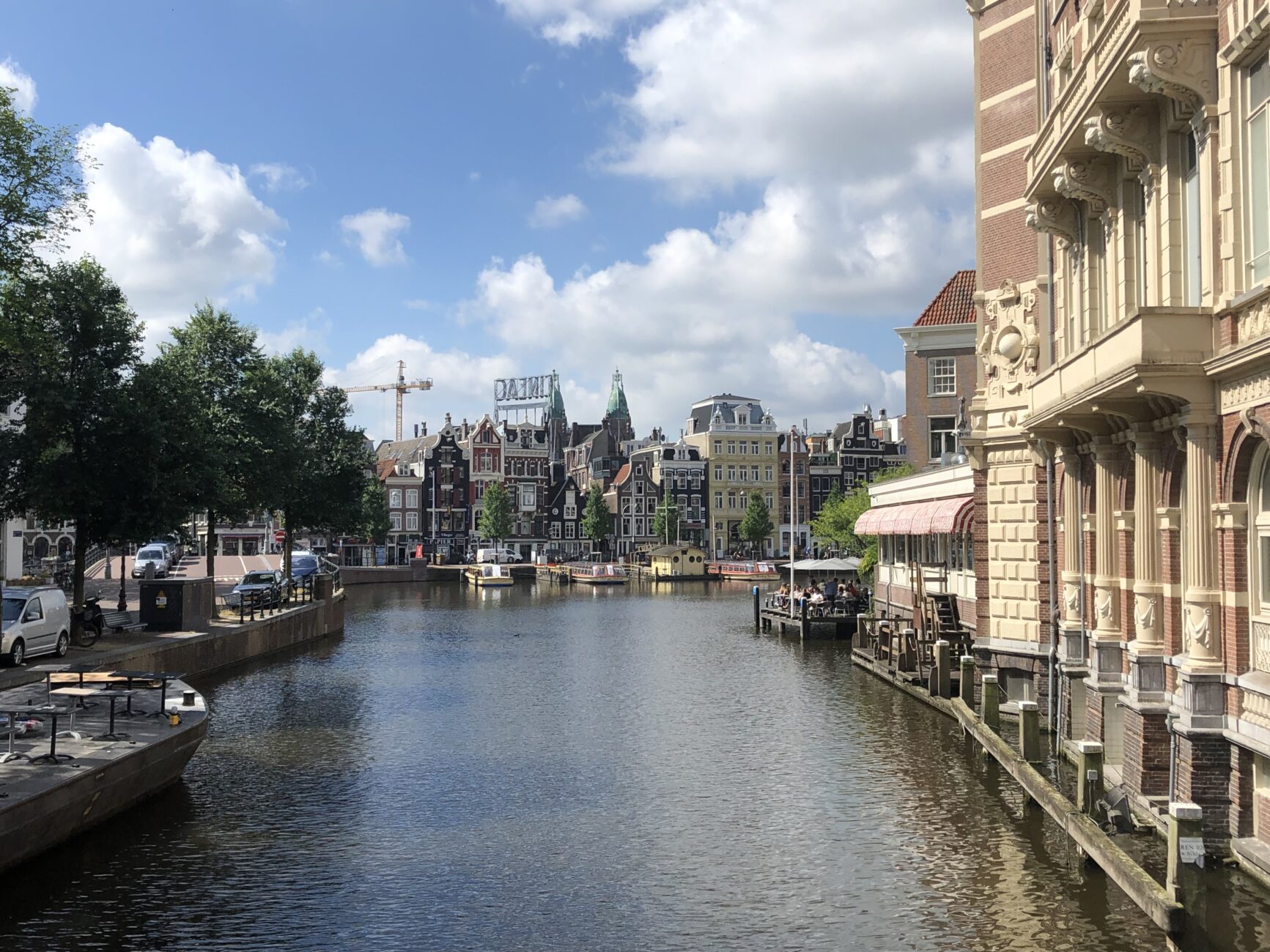 Kanal in Stadt