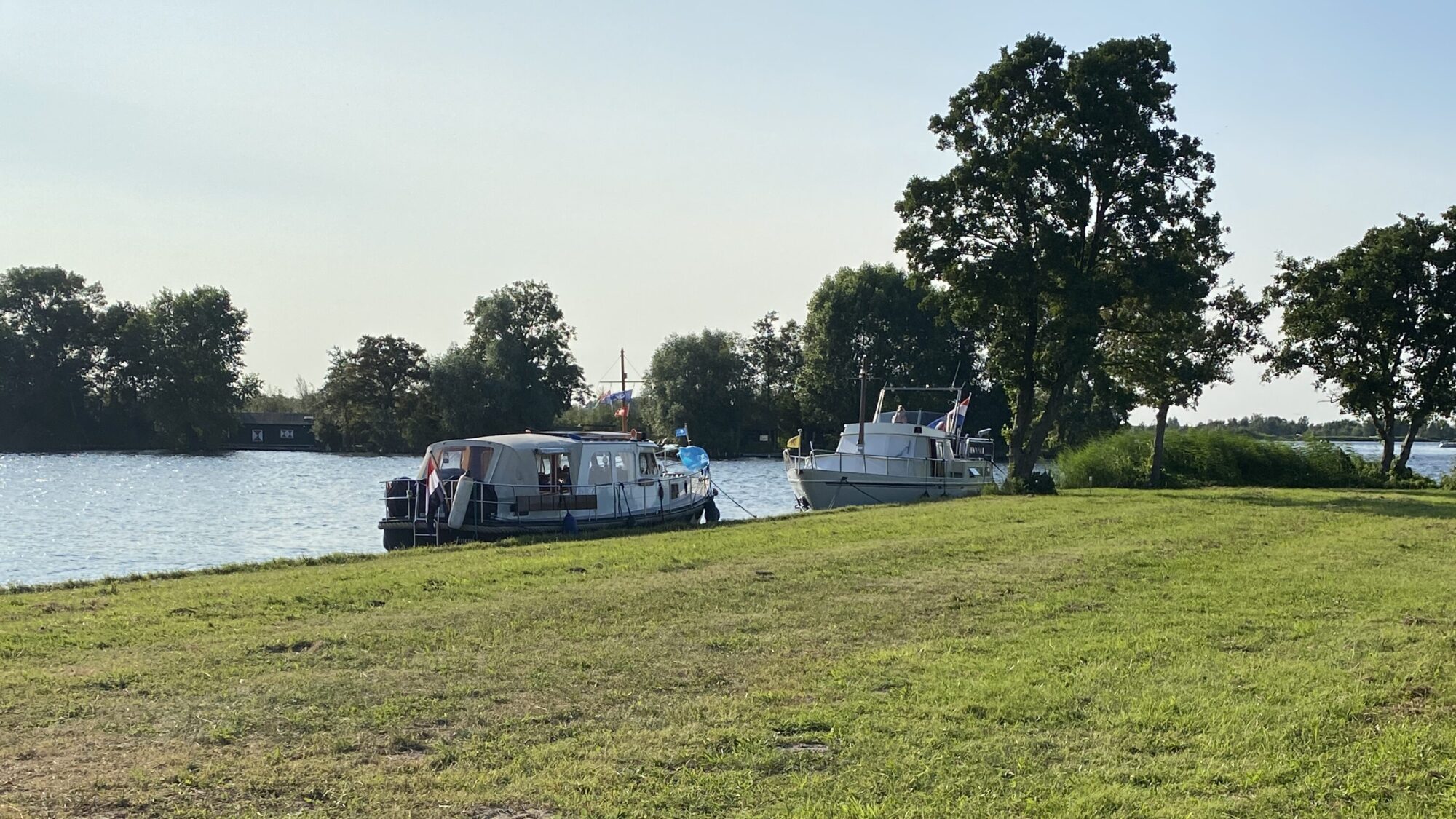 Schiff an Ufer