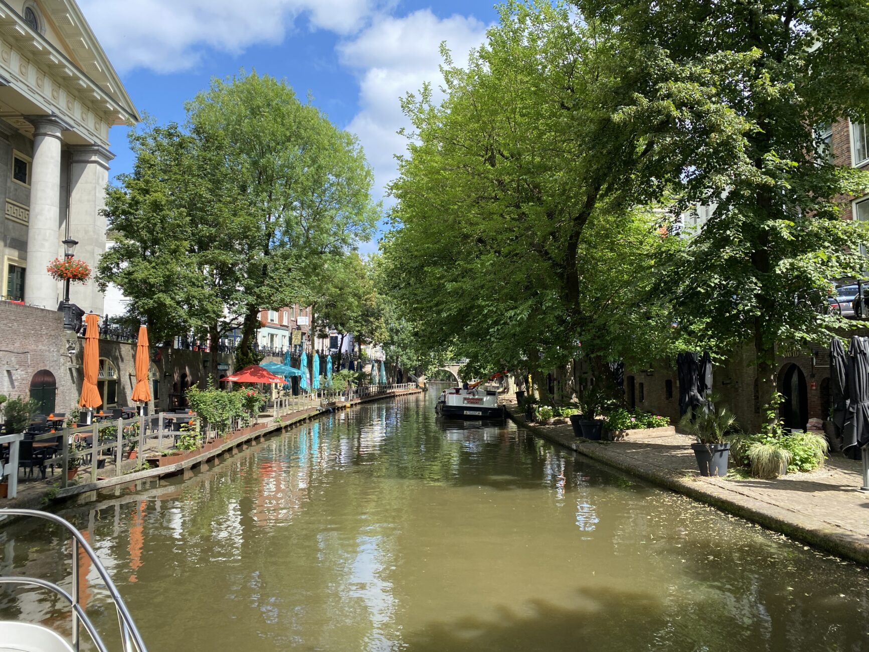 Mjüllabfuhr auf Kanal
