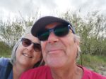 Selfie von Frau und Mann mit Sonnenbrille
